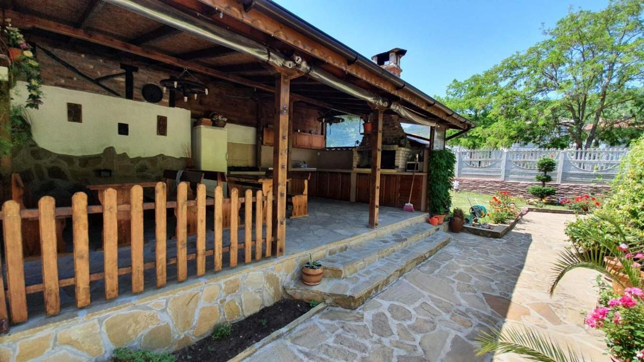 Marianas Guesthouse Obzor Exteriör bild