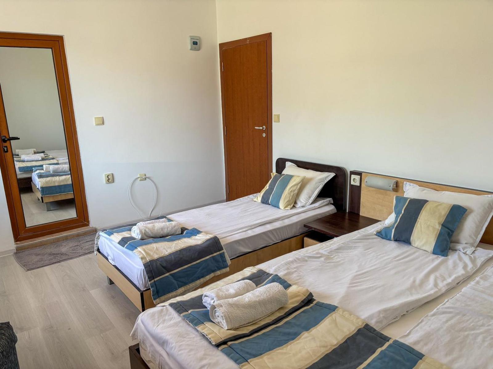 Marianas Guesthouse Obzor Exteriör bild